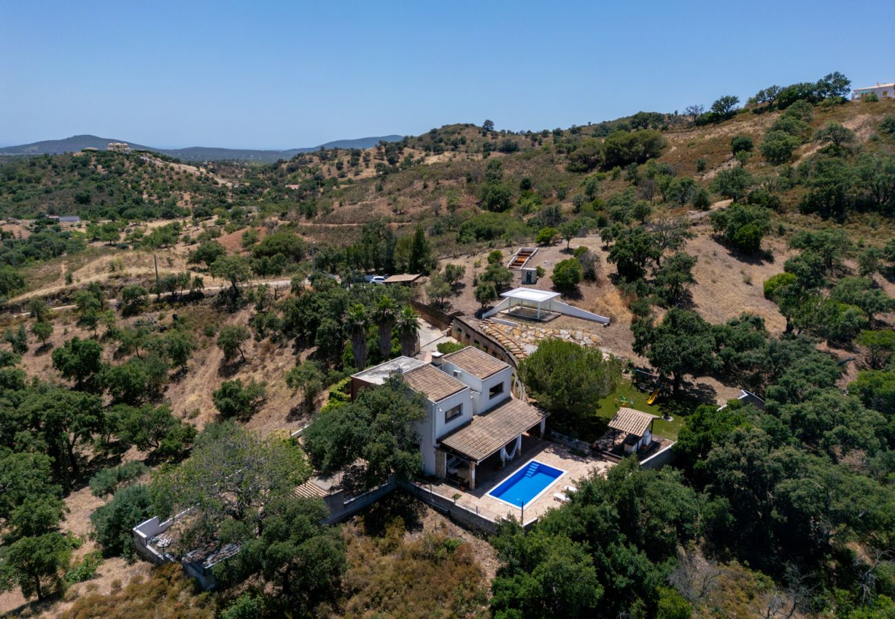 Villa en Santa Catarina Fonte Bispo - Villa de 4 dormitorios con piscina privada - Corte do Peso (Stª Catarina Fonte do Bispo)