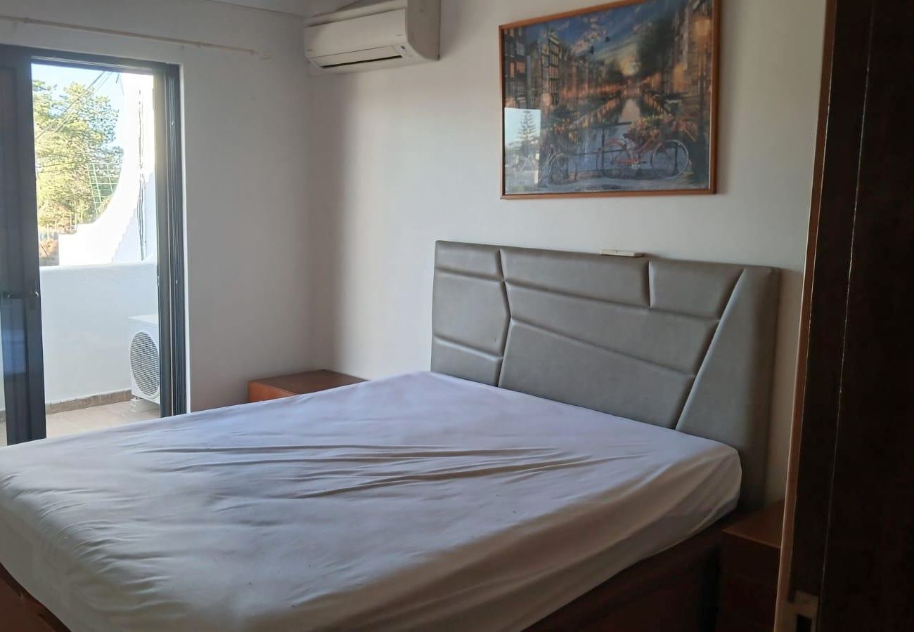 Casa adosada en Gambelas - V3+1 Gambelas en venta | Garaje y jardín