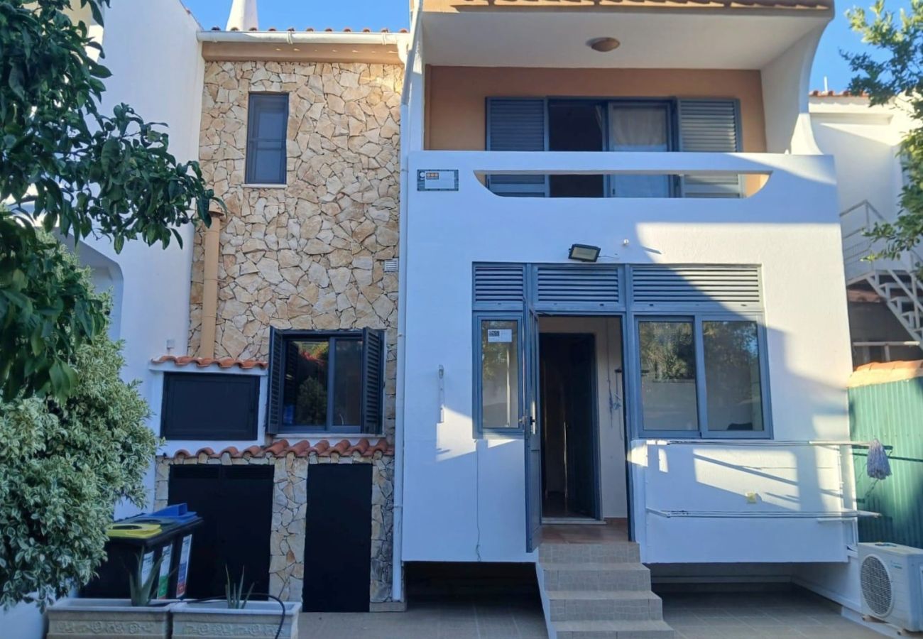 Casa adosada en Gambelas - V3+1 Gambelas en venta | Garaje y jardín