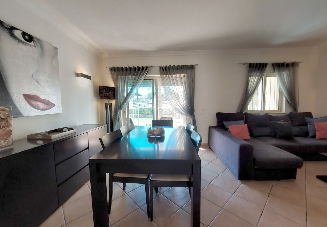 Maison mitoyenne à Quarteira - Vilapeti by SAPvillas