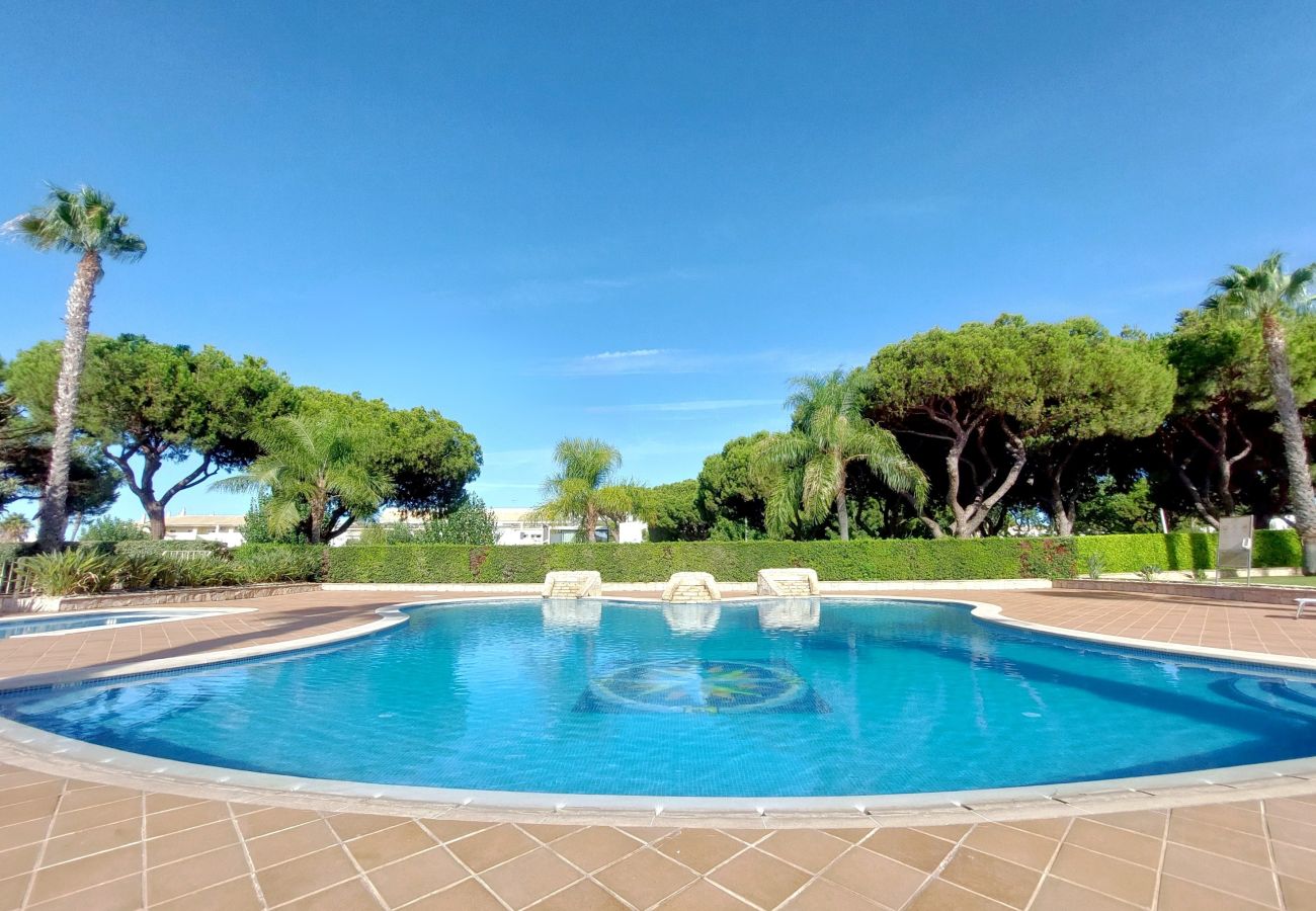 Maison mitoyenne à Quarteira - Vilapeti by SAPvillas