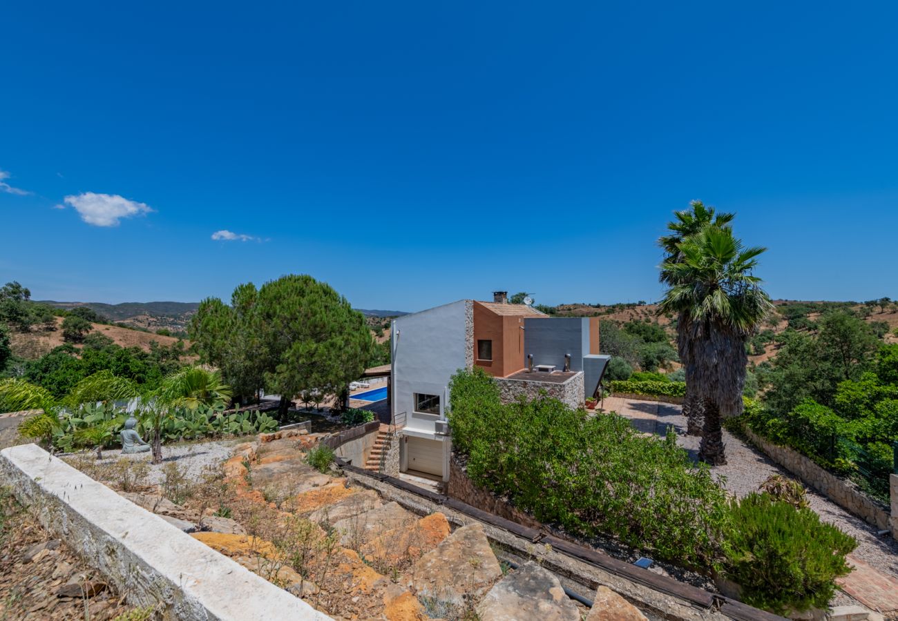 Villa em Santa Catarina Fonte Bispo - Moradia V4 com piscina privada - Corte do Peso (Stª Catarina Fonte do Bispo)