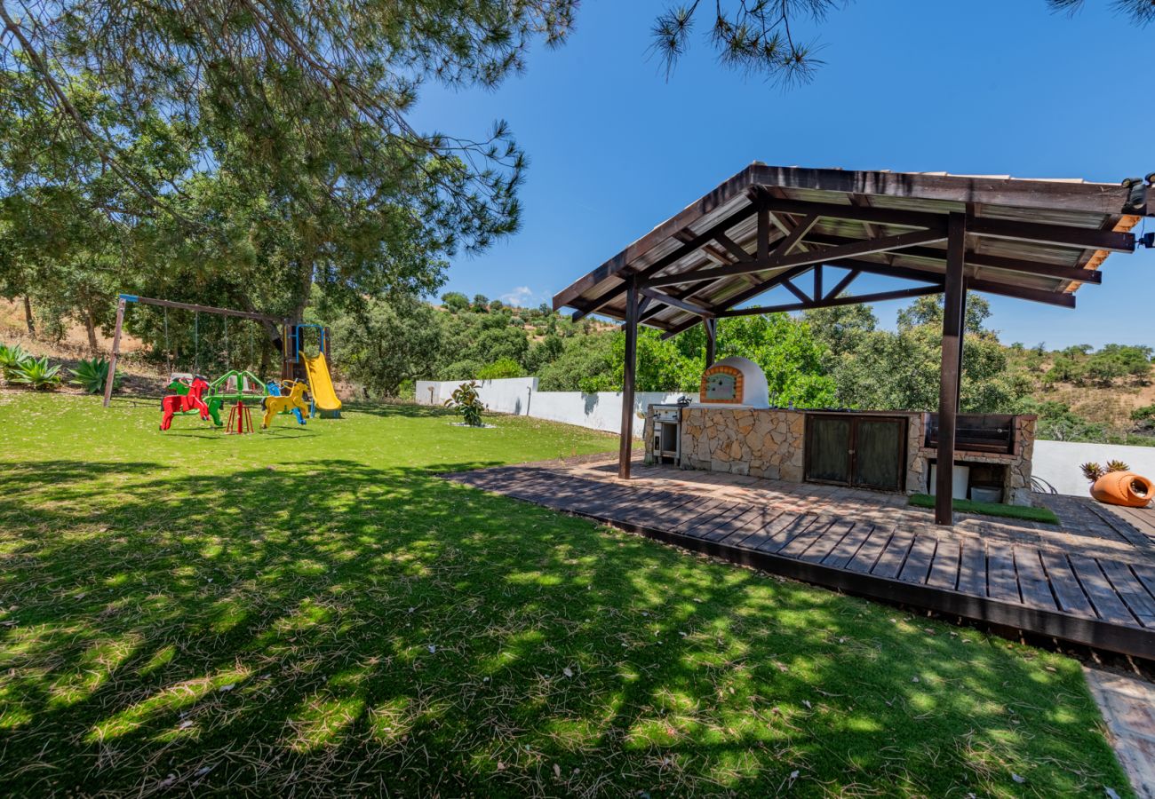 Villa em Santa Catarina Fonte Bispo - Moradia V4 com piscina privada - Corte do Peso (Stª Catarina Fonte do Bispo)