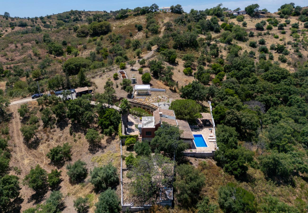 Villa em Santa Catarina Fonte Bispo - Moradia V4 com piscina privada - Corte do Peso (Stª Catarina Fonte do Bispo)