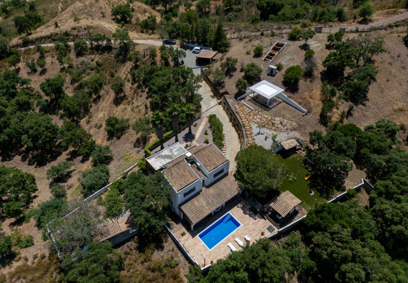 Villa em Santa Catarina Fonte Bispo - Moradia V4 com piscina privada - Corte do Peso (Stª Catarina Fonte do Bispo)