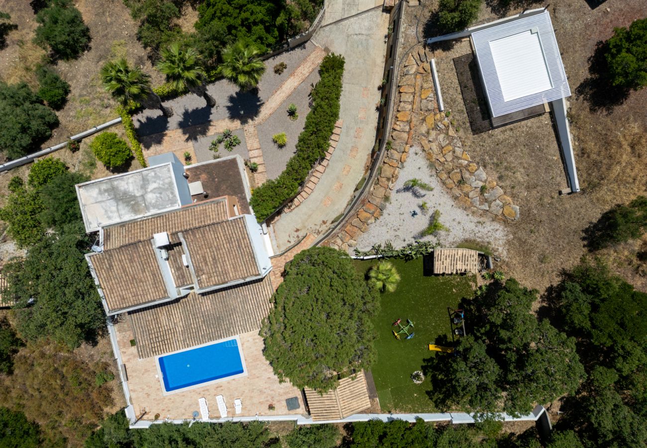 Villa em Santa Catarina Fonte Bispo - Moradia V4 com piscina privada - Corte do Peso (Stª Catarina Fonte do Bispo)