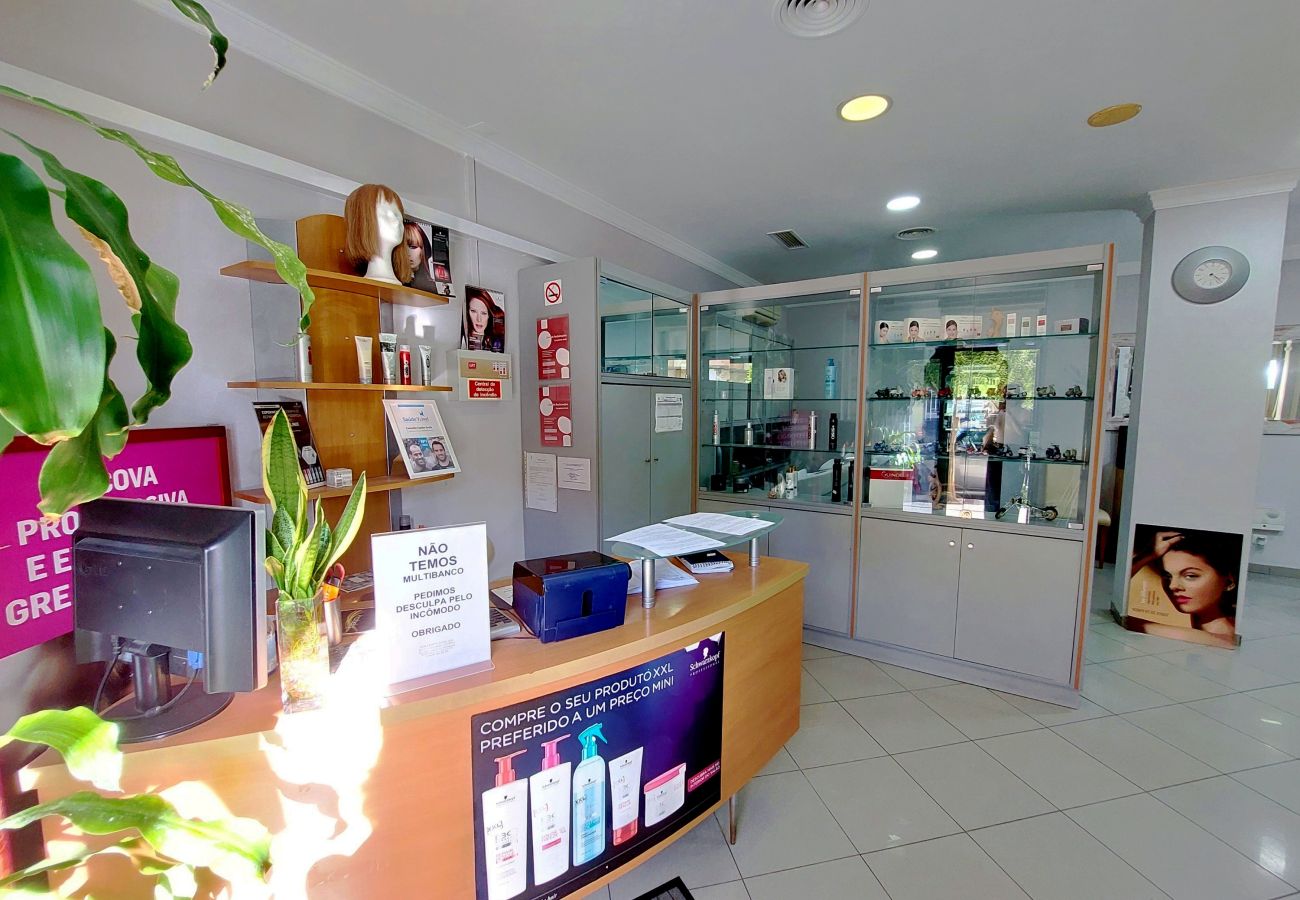 Local comercial em Gambelas - Espaço Comercial para Venda em Montenegro, Faro - Investimento Algarve