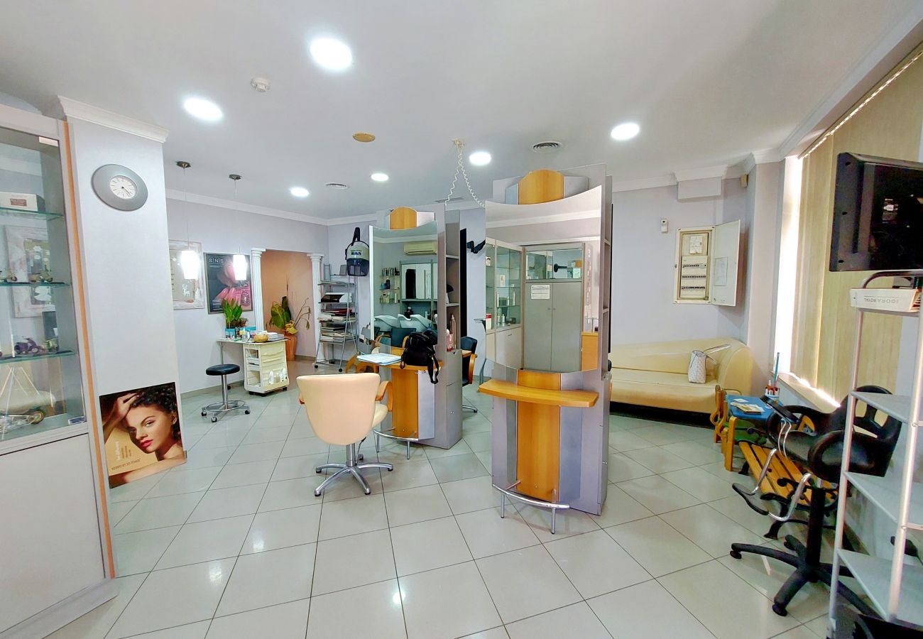 Local comercial em Gambelas - Espaço Comercial para Venda em Montenegro, Faro - Investimento Algarve