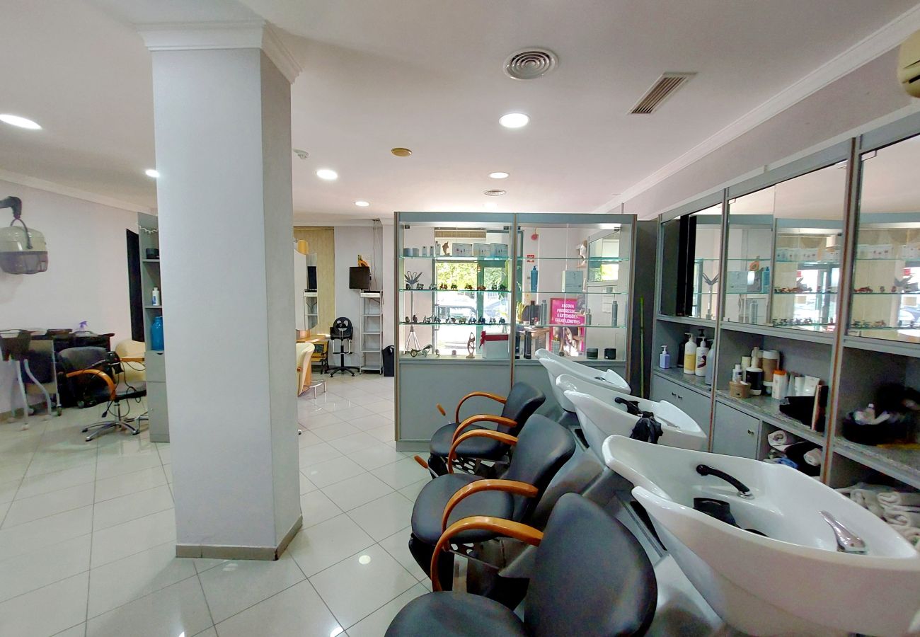 Local comercial em Gambelas - Espaço Comercial para Venda em Montenegro, Faro - Investimento Algarve