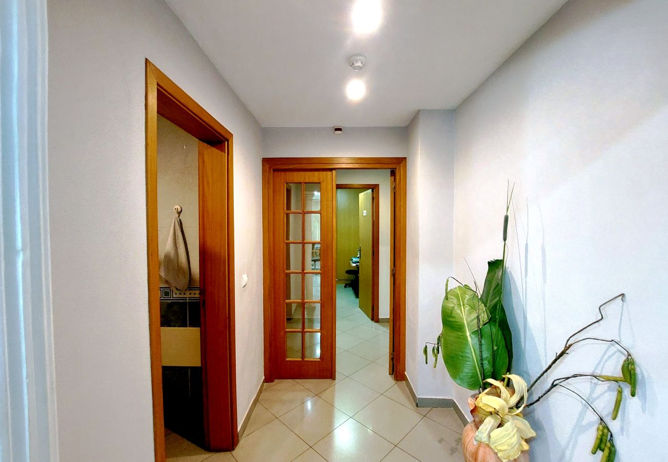 Local comercial em Gambelas - Espaço Comercial para Venda em Montenegro, Faro - Investimento Algarve