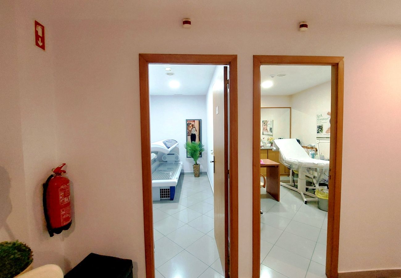 Local comercial em Gambelas - Espaço Comercial para Venda em Montenegro, Faro - Investimento Algarve