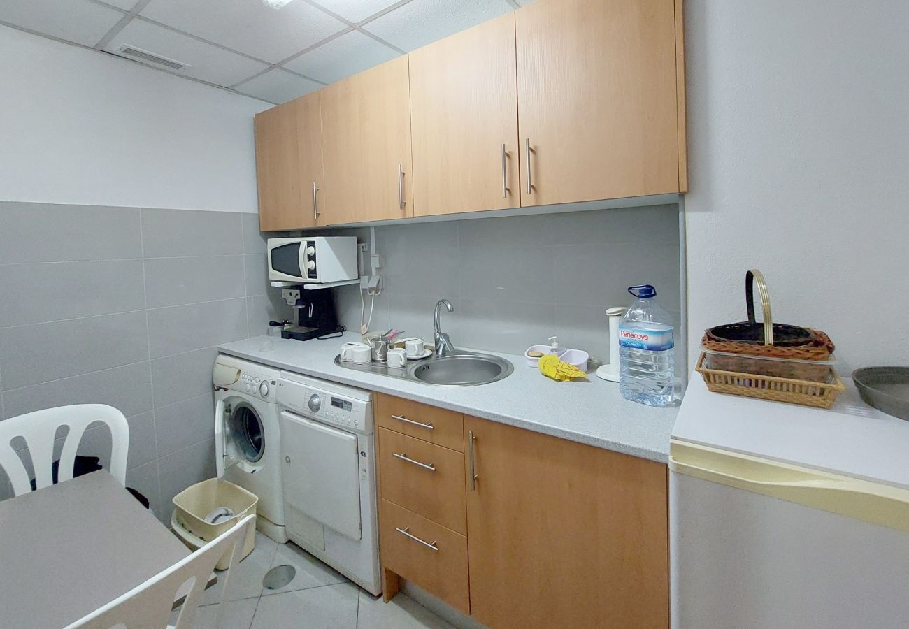 Local comercial em Gambelas - Espaço Comercial para Venda em Montenegro, Faro - Investimento Algarve