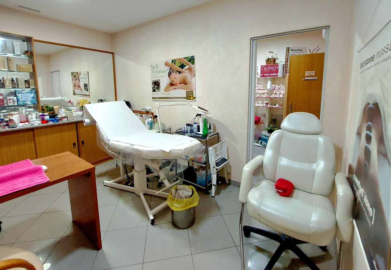 Local comercial em Gambelas - Espaço Comercial para Venda em Montenegro, Faro - Investimento Algarve
