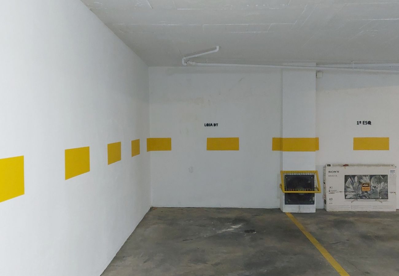 Local comercial em Gambelas - Espaço Comercial para Venda em Montenegro, Faro - Investimento Algarve