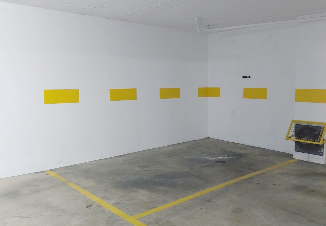 Local comercial em Gambelas - Espaço Comercial para Venda em Montenegro, Faro - Investimento Algarve