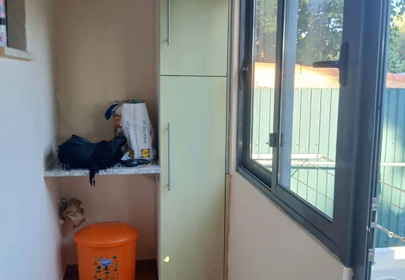Casa geminada em Gambelas - V3+1 Gambelas para venda | Garagem e jardim