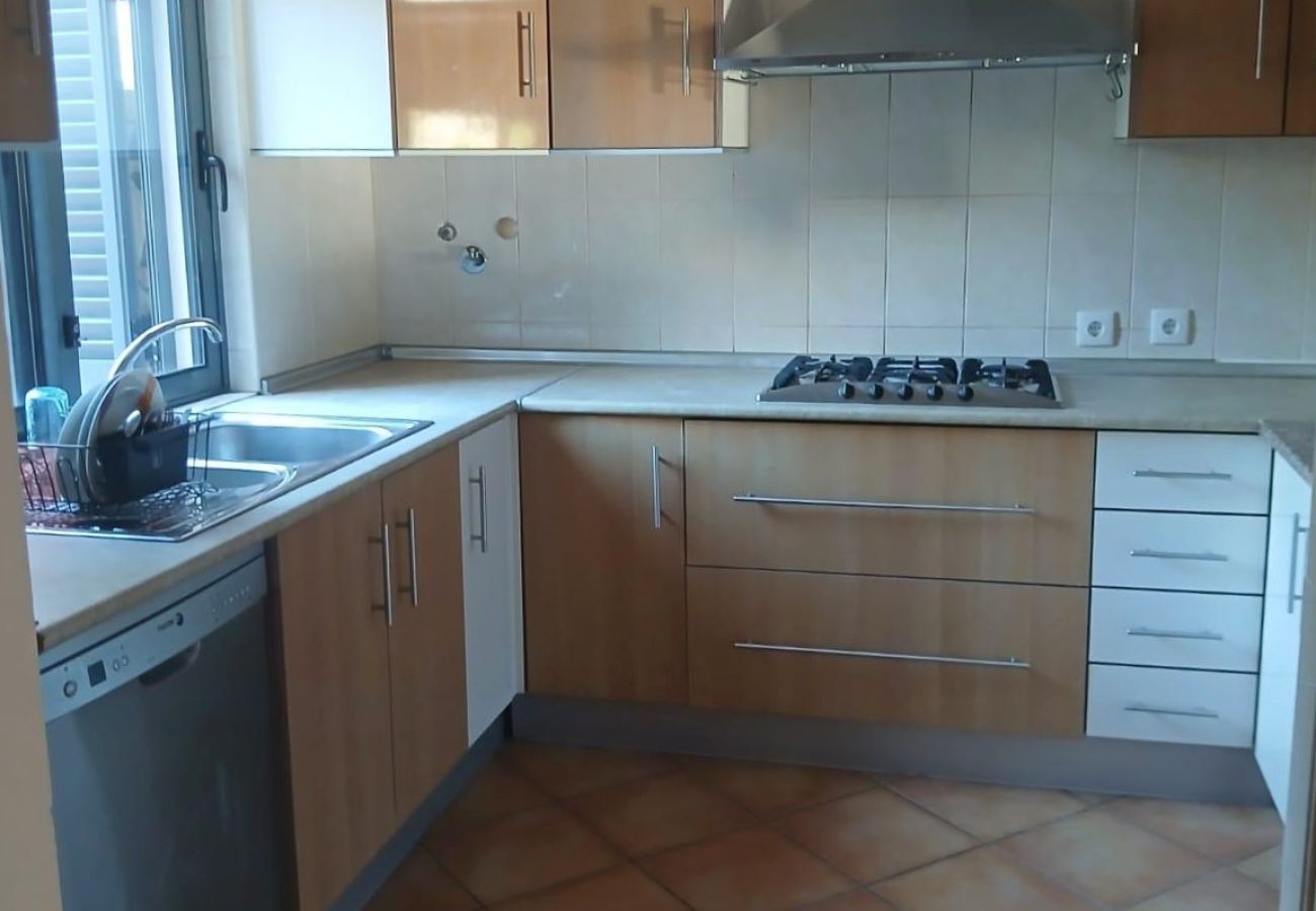 Casa geminada em Gambelas - V3+1 Gambelas para venda | Garagem e jardim