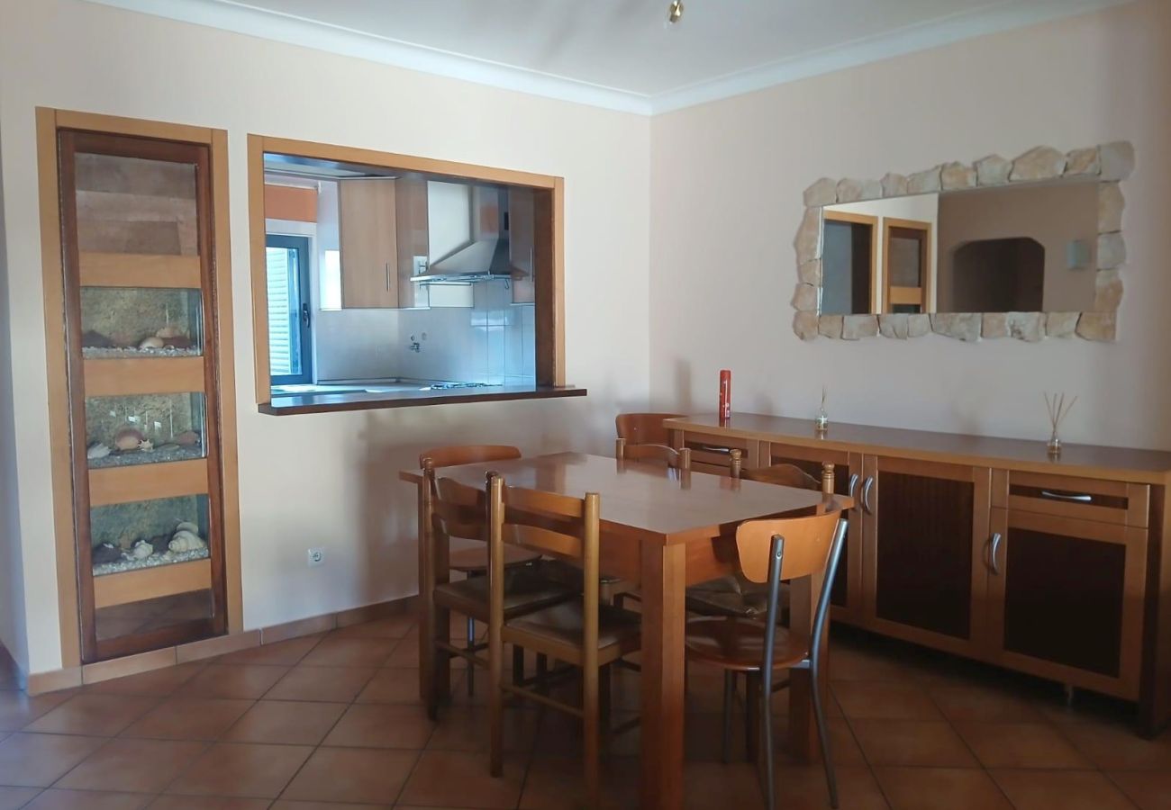 Casa geminada em Gambelas - V3+1 Gambelas para venda | Garagem e jardim