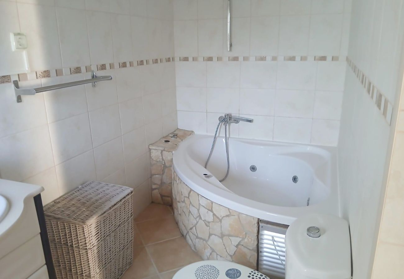 Casa geminada em Gambelas - V3+1 Gambelas para venda | Garagem e jardim